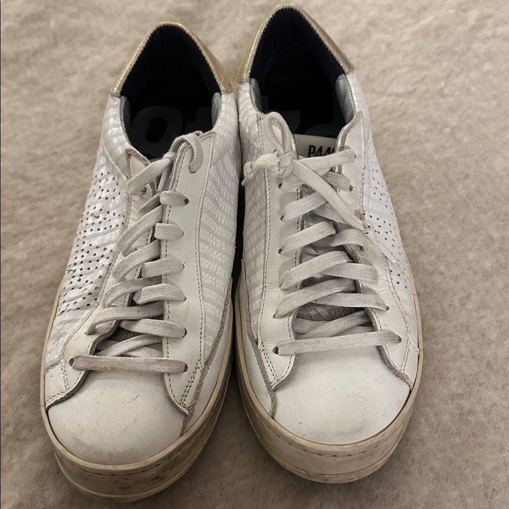 p448 White Low-Top Sneakers